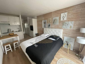Studio rénové au centre port, à 2 min des commodités et proche plage - FR-1-723-154
